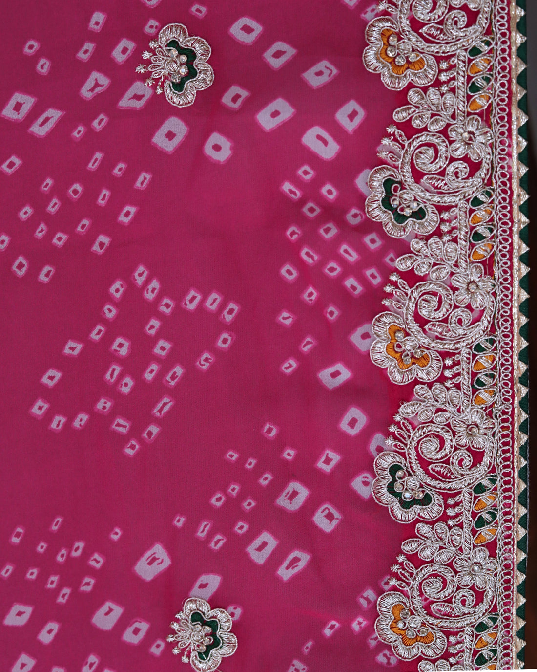 ISHNA Pink Bandhani Saree With Single Flower Border and Theard Work