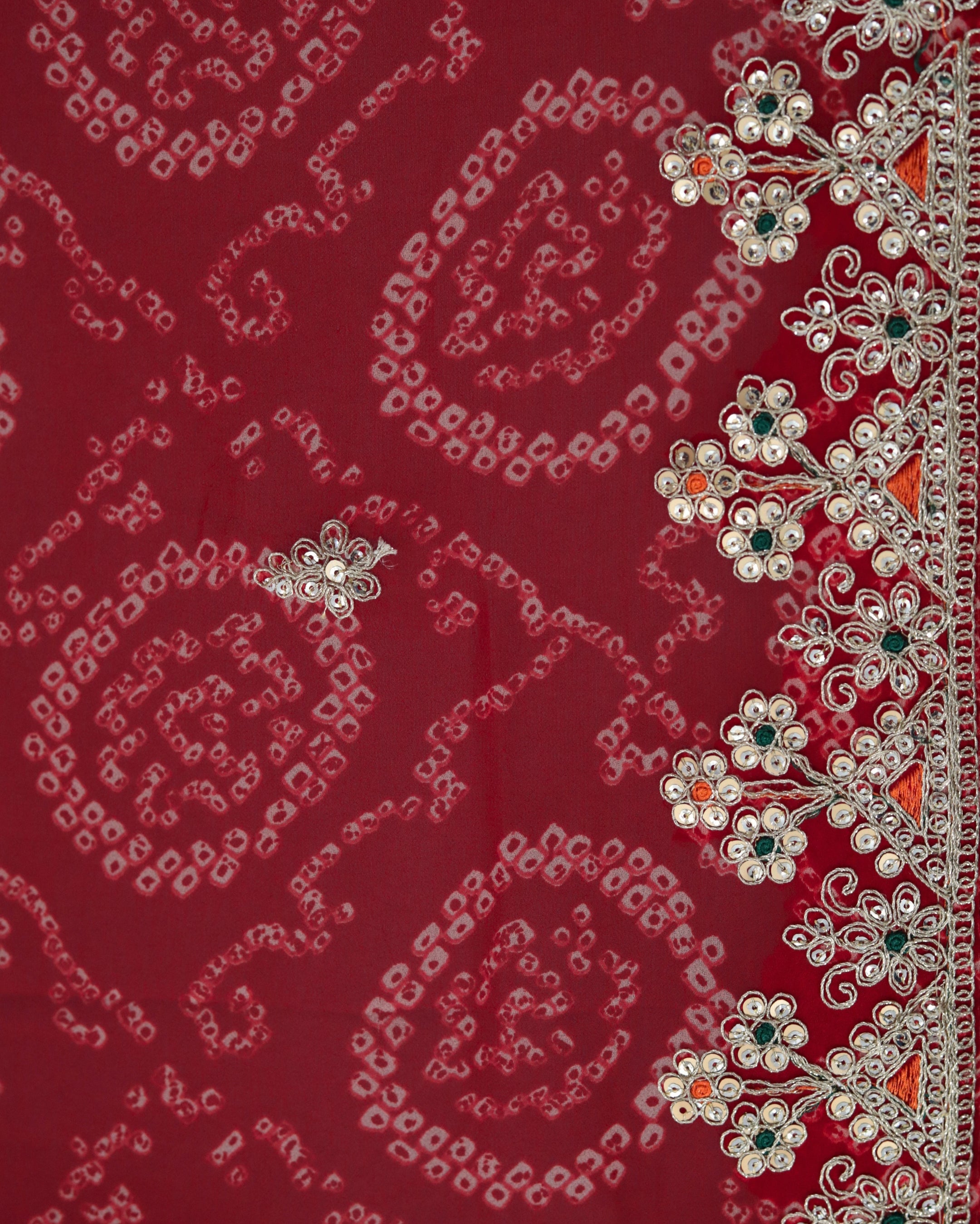 ISHNA Red Bandhani Saree With 3 Flower Border and Theard Work