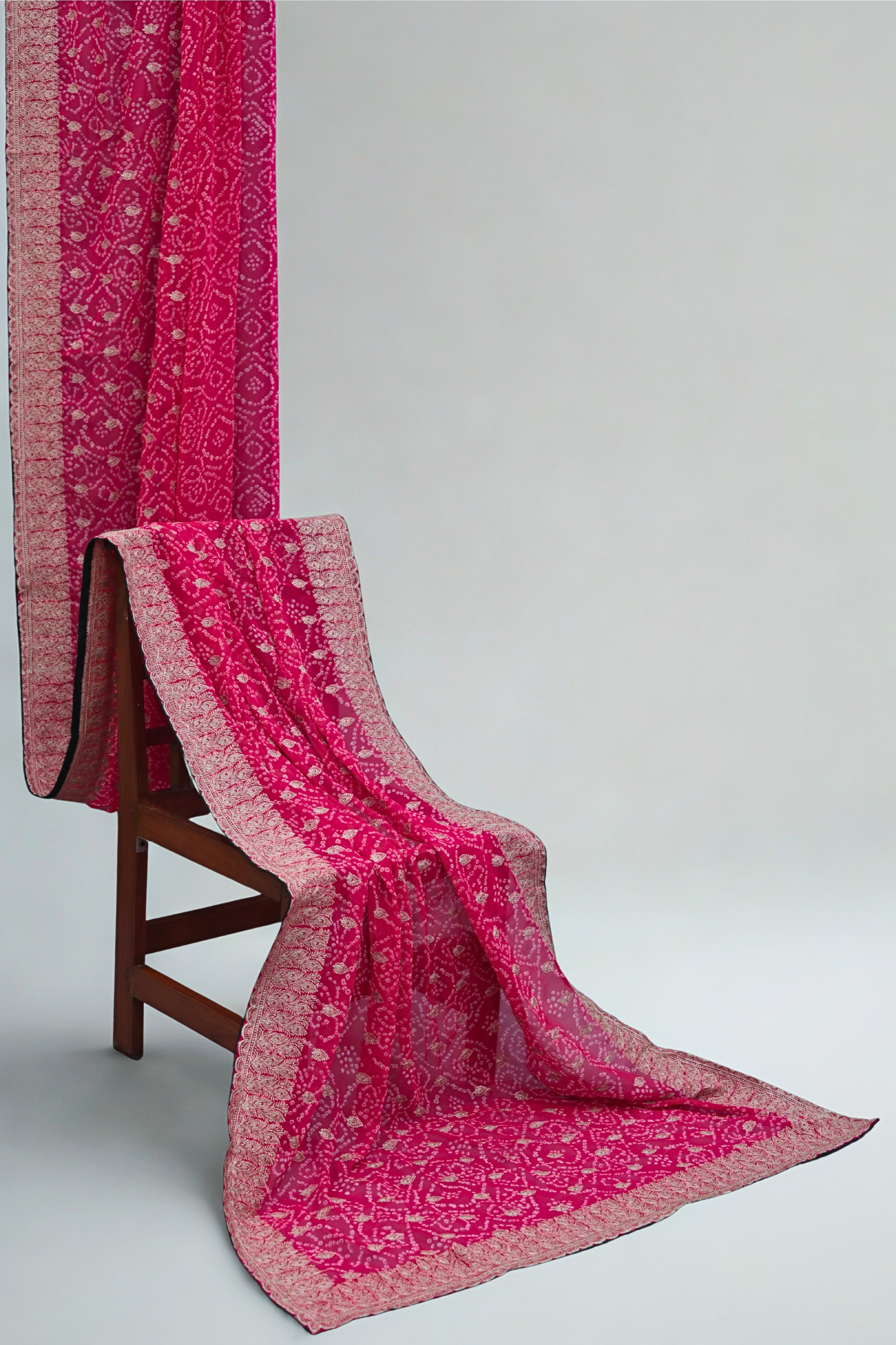 ISHNA Pink Bandhani Saree With Leaf Zari Border