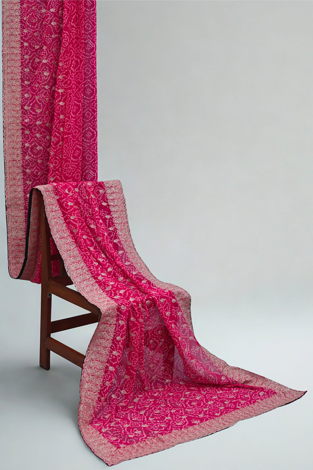 ISHNA Pink Bandhani Saree With Leaf Zari Border