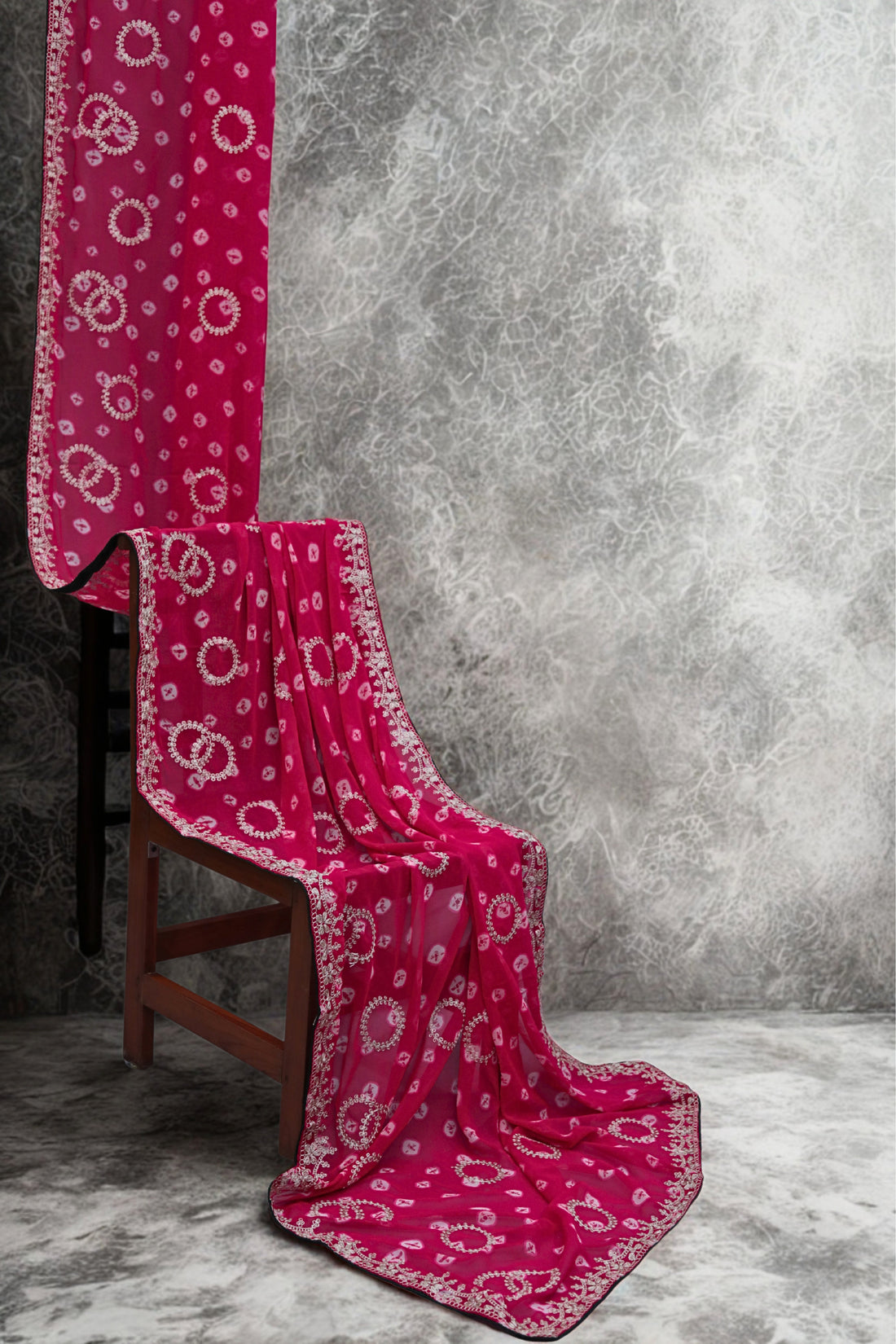 ISHNA Pink Bandhani Saree With Chand Motif