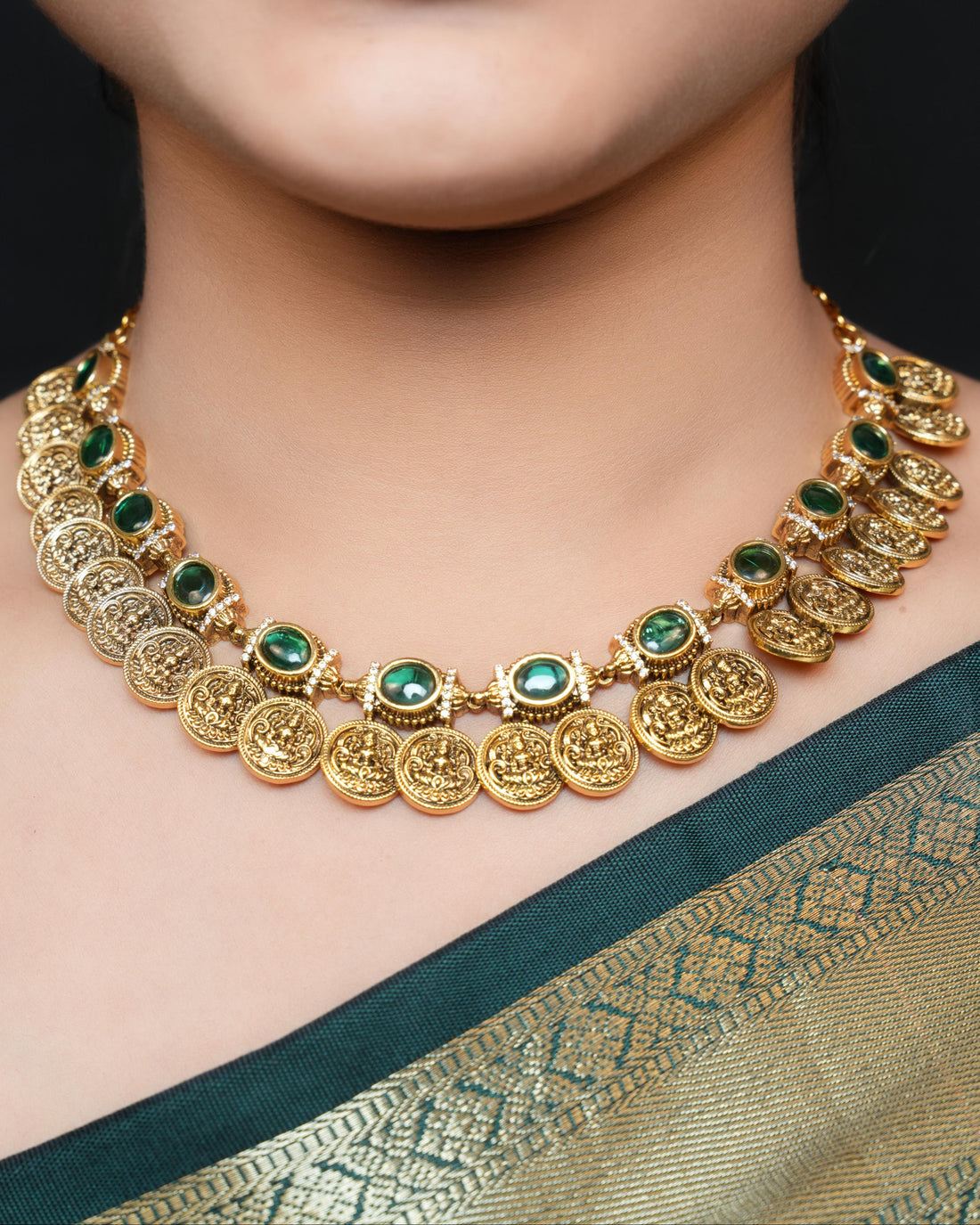 Nila Emerald Kasulaperu Neckset