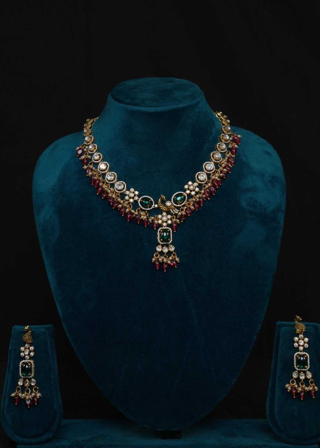 ISHNA Nithyashree Kundan Neck Set