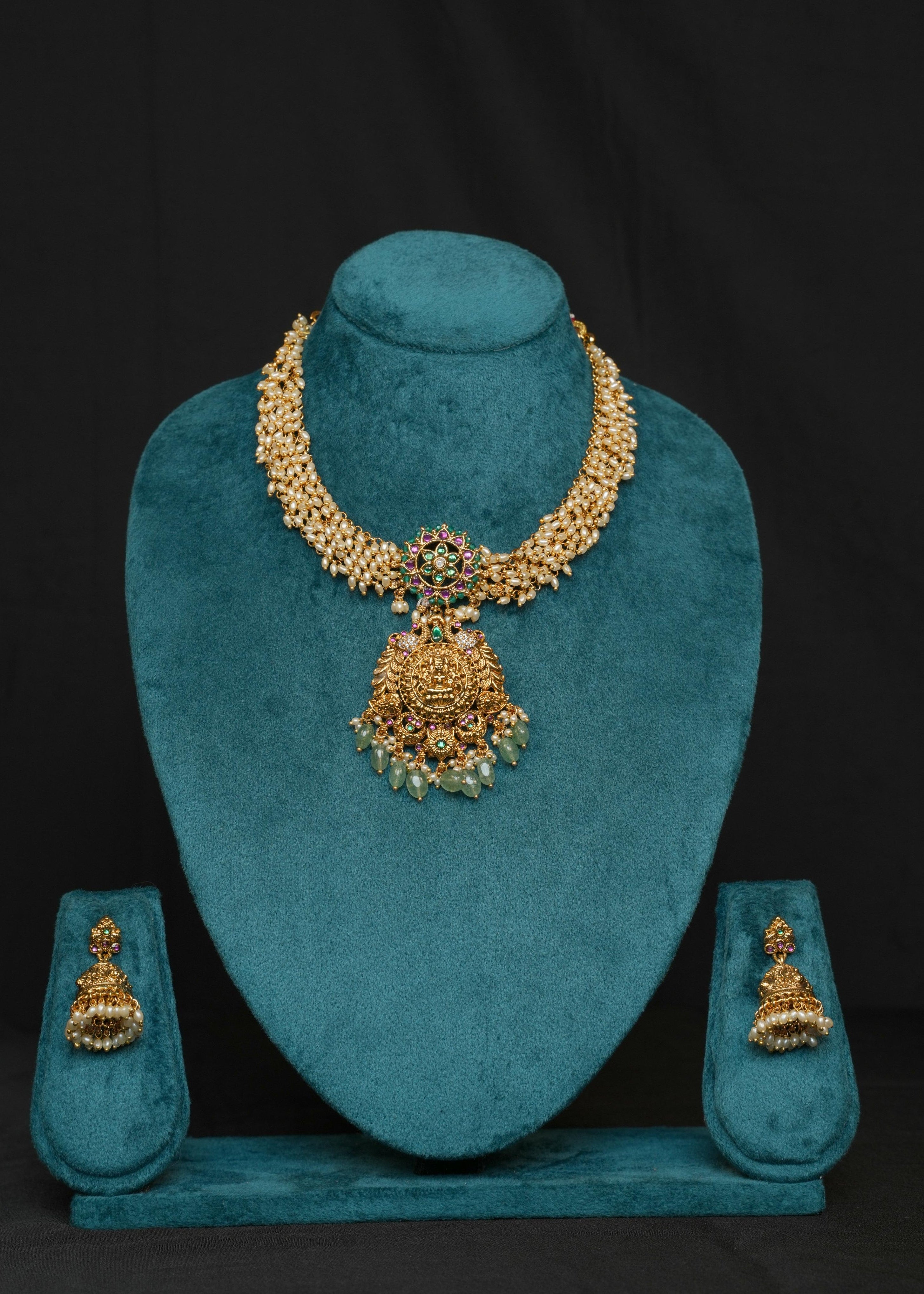 Moonlight Queen's festive Choker Set
