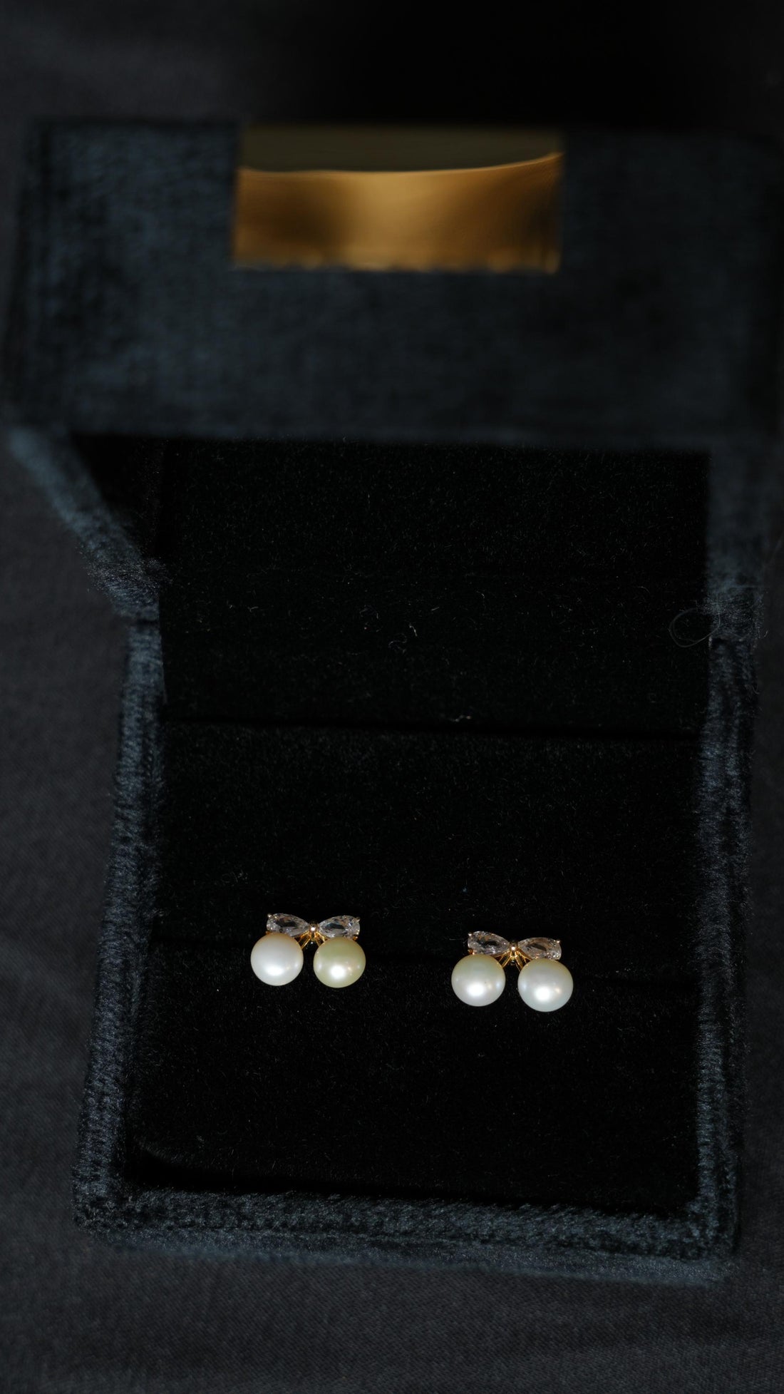 92.5 Silver Ishna Amara Pearl Crystal Studs