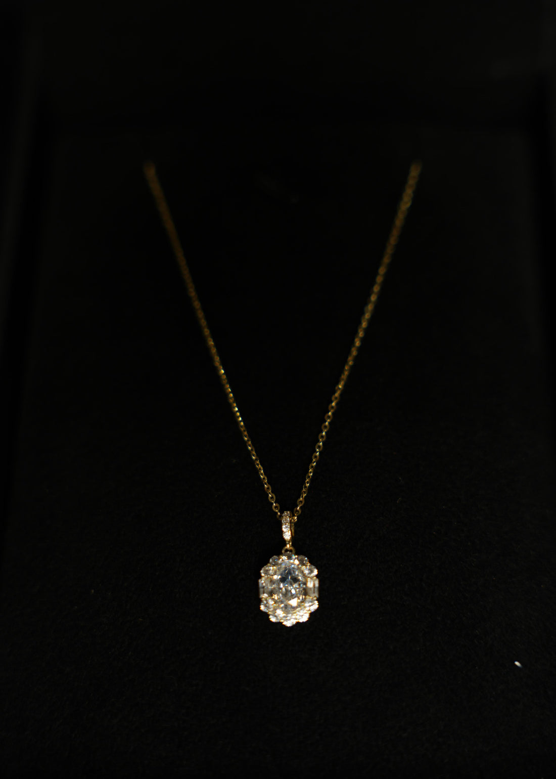 92.5 Sliver Ishna Crystal Oval  Pendant Chain