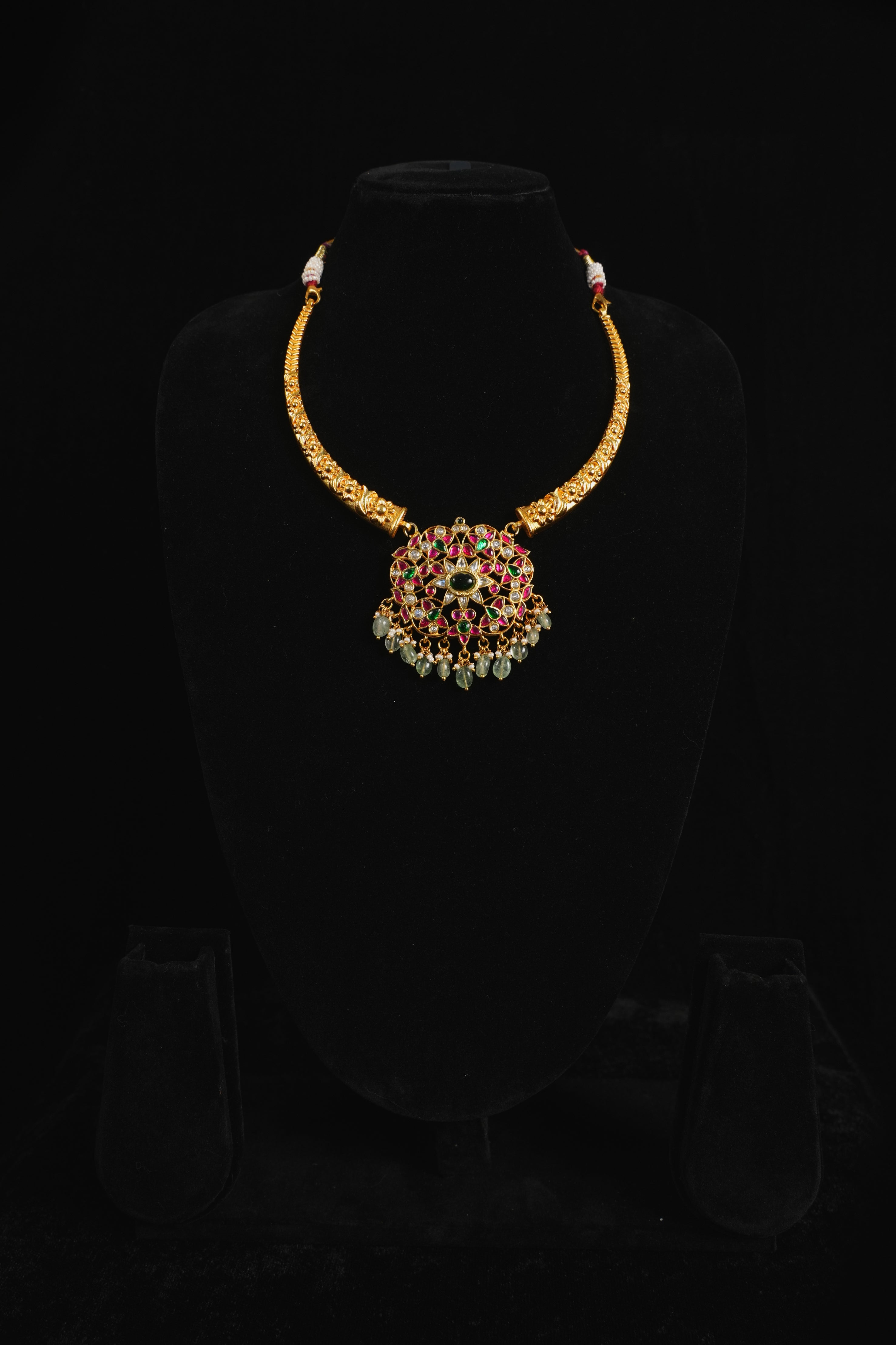 The Antique Crest Dhana Neck Set