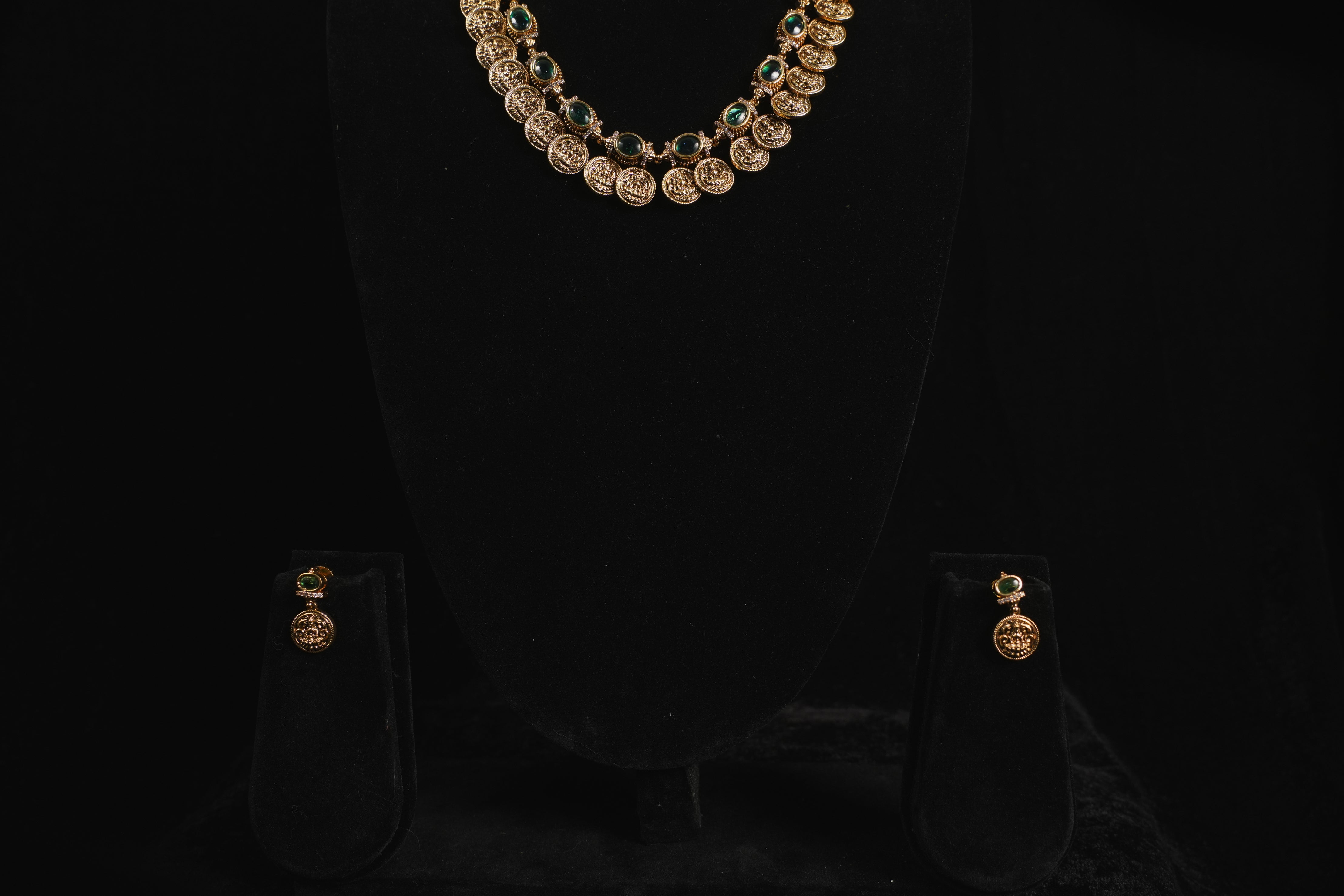 The Nila Emerald Kaasu