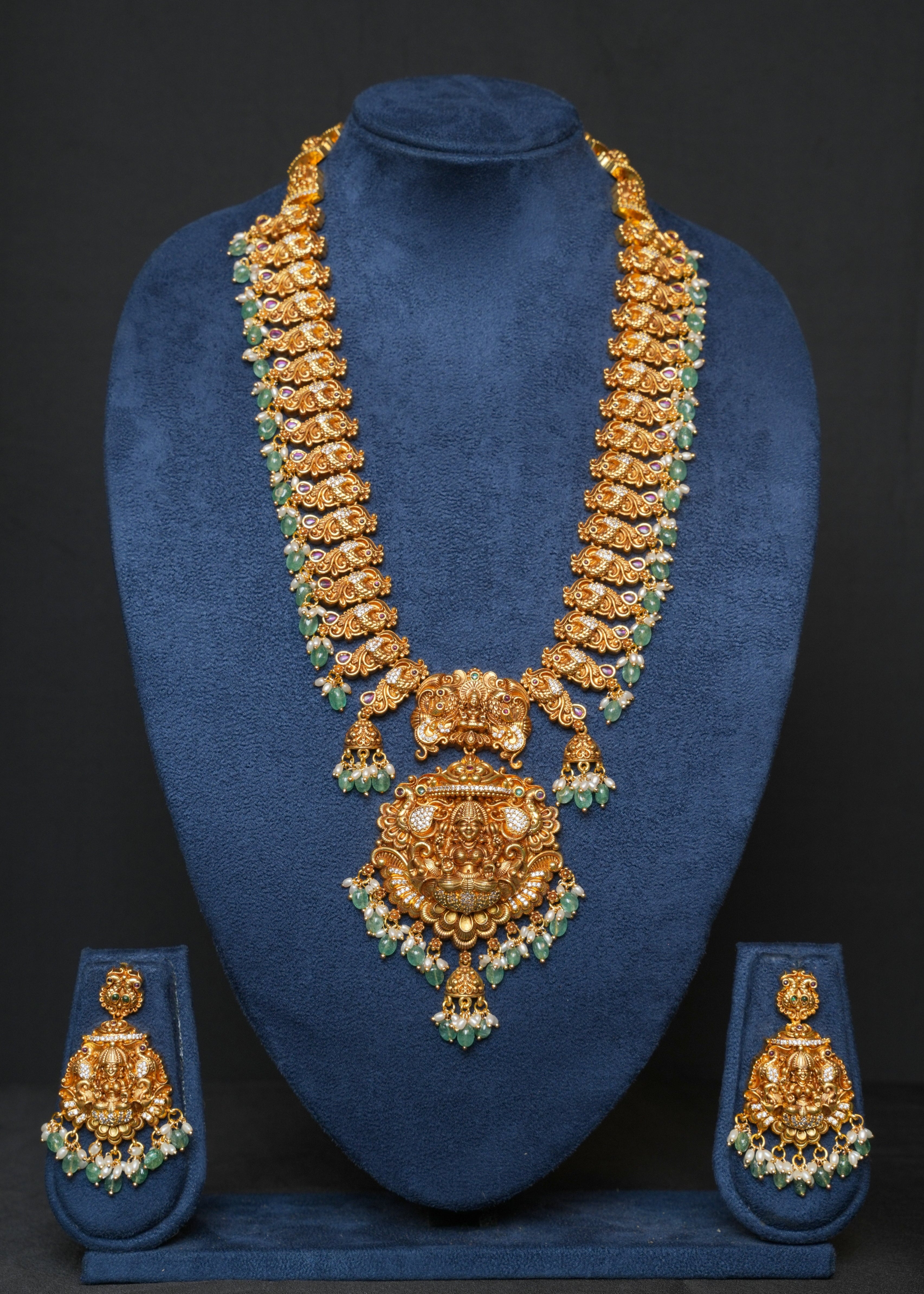 ISHNA Samyukta Grand Haaram Set