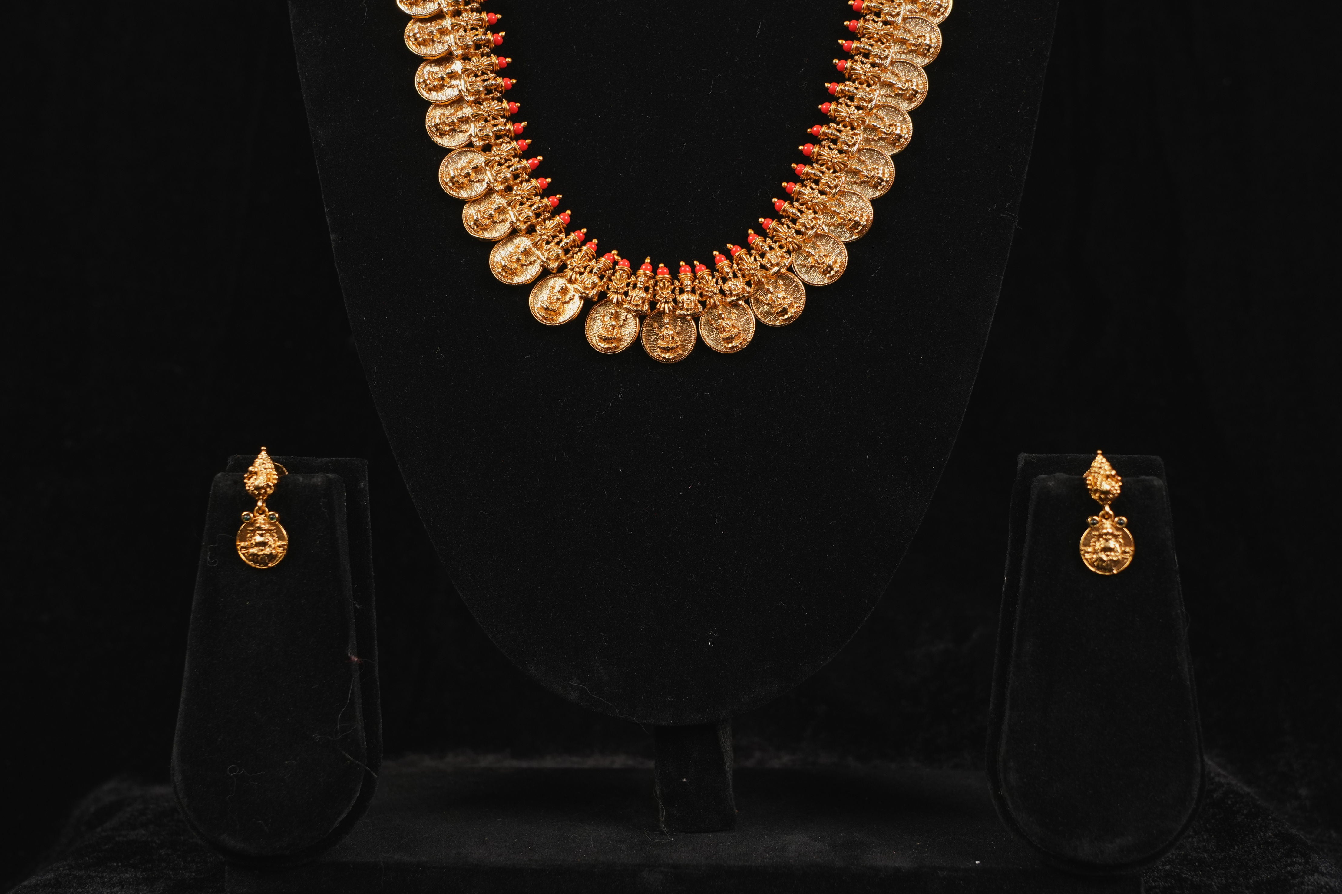 Kasuperu luxe Necklace set
