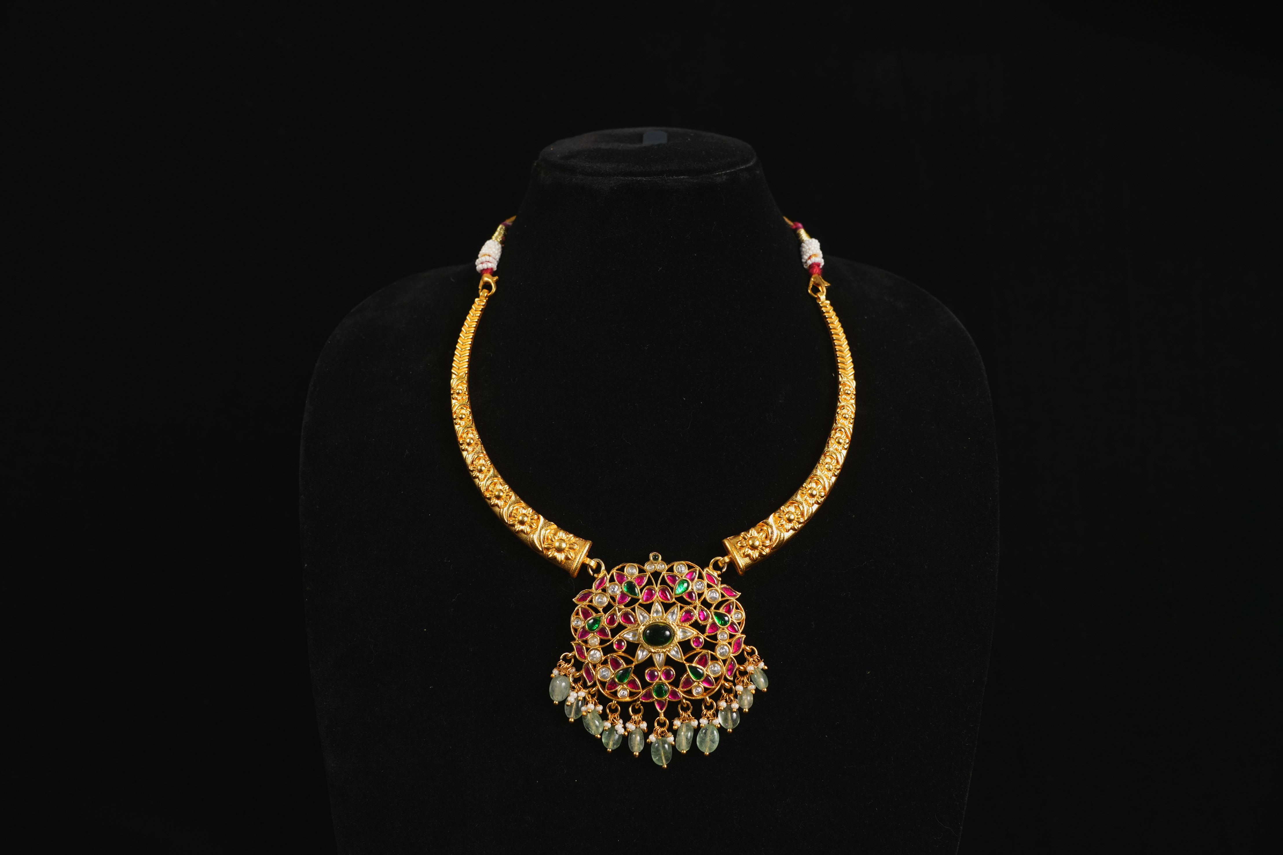 The Antique Crest Dhana Neck Set