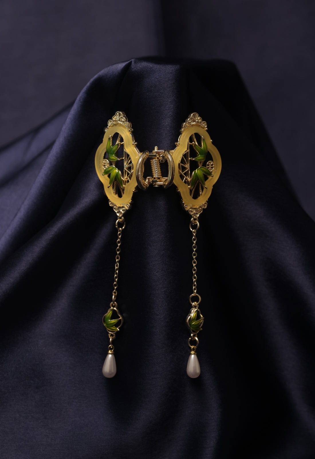 Baroque Bow Tassel Clip