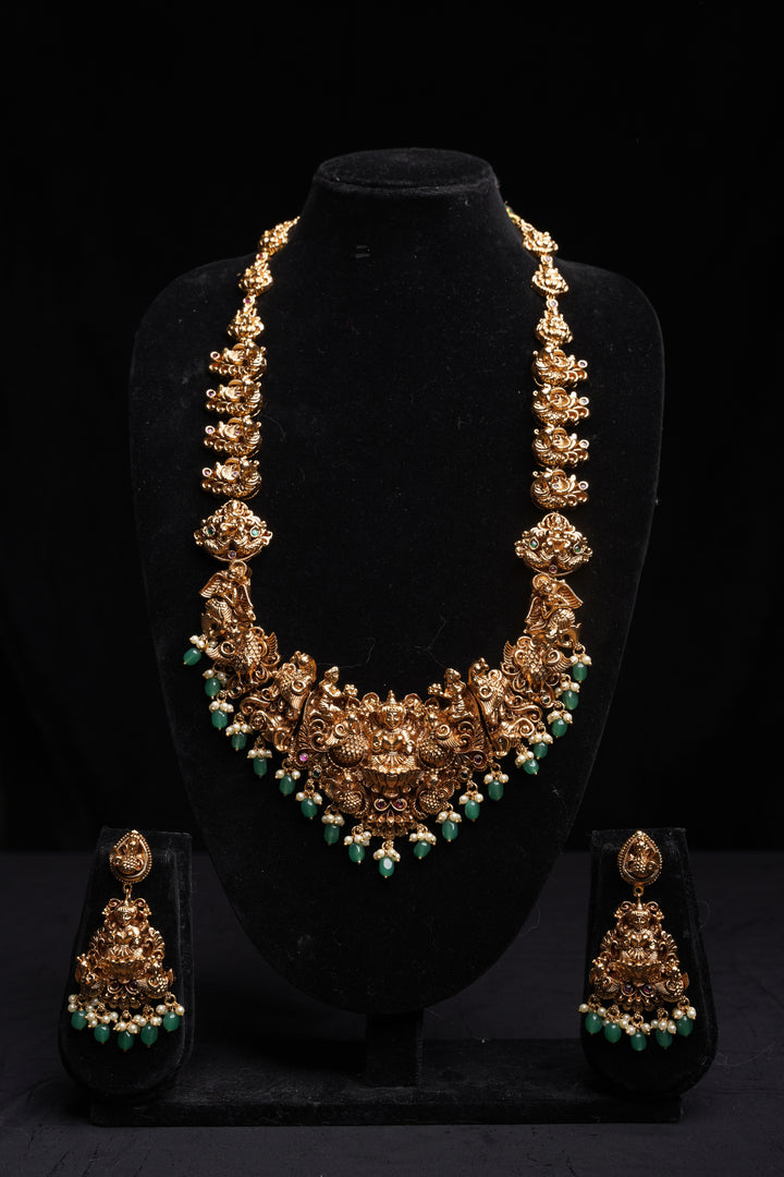 ISHNA Sri Lakshmi Vaibhav Temple Necklace Set