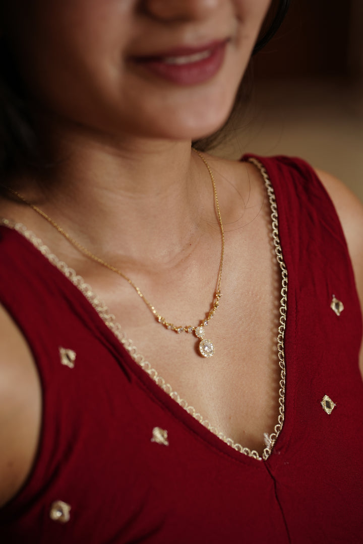 92.5 Silver Ishna Mira Elegant Drop Pendant  Chain