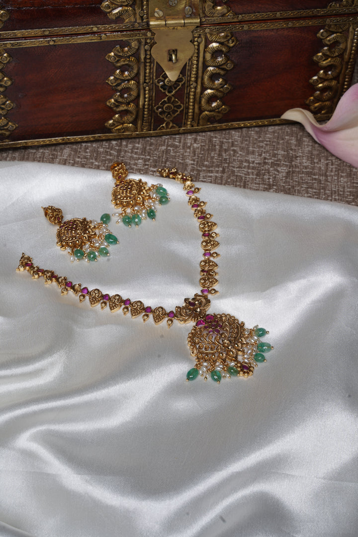 Vaidehi Temple Pendant Necklace Set