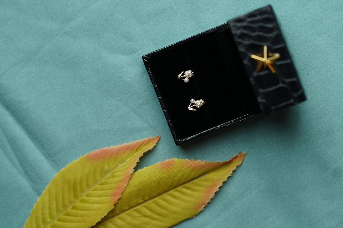 92.5 Silver Aria Pearl Crystal Arrow Stud Earrings