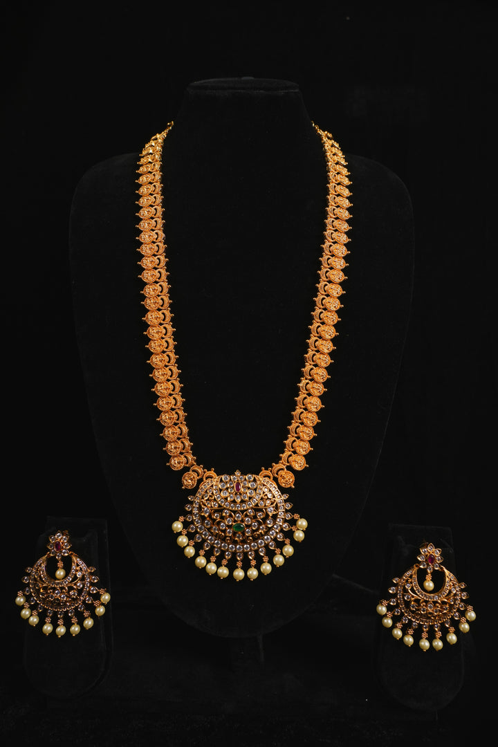 Grandeur Pearl Antique Long Chain