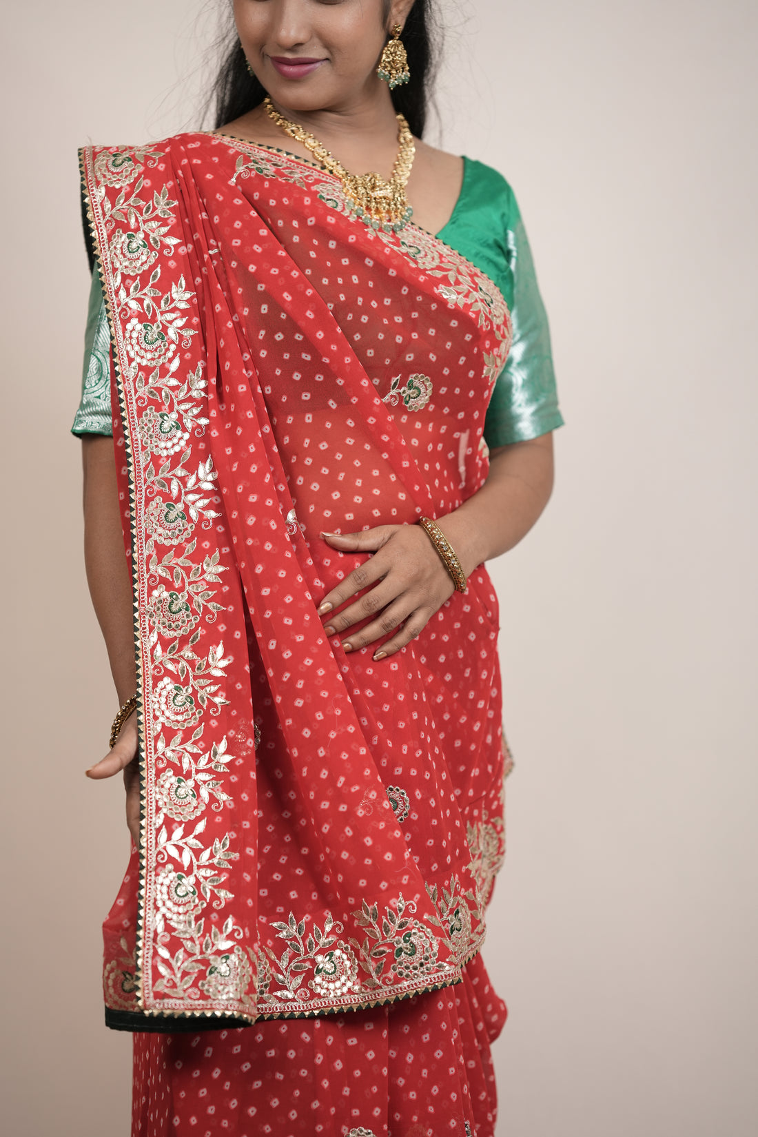ISHNA Red Bandhani Saree With Floral Butti Border